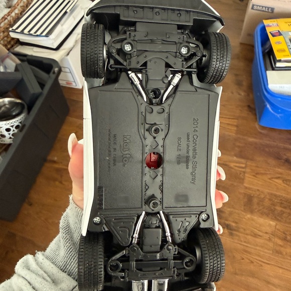 White Corvette Model Car with Red Interior - Picture 7 of 7